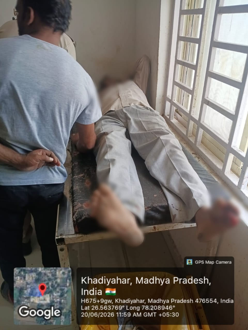 मुरैना के थाना सिहोनिया क्षेत्र में अज्ञात वाहन की टक्कर से घायल हुए दंपति को, डायल-112 जवानों ने पहुँचाया अस्पताल।
