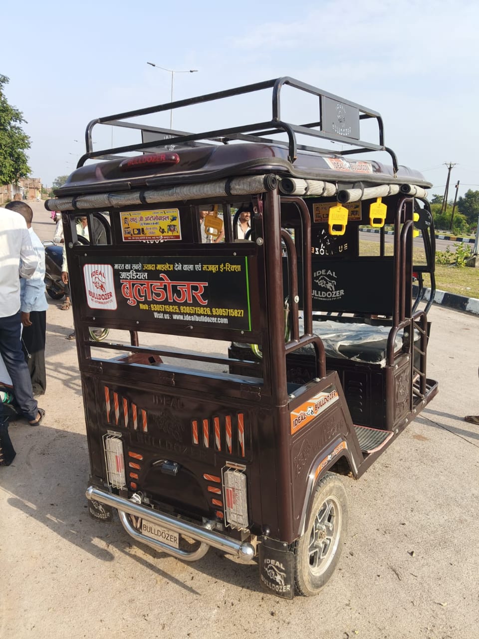 छतरपुर थाना बमीठा क्षेत्र में घूड़ा के ब्रिज के पास इलेक्ट्रिक ऑटो अनियंत्रित होकर पलटा, डायल-112 जवानों ने 05 घायलों को एफआरव्ही वाहन से पहुँचाया अस्पताल