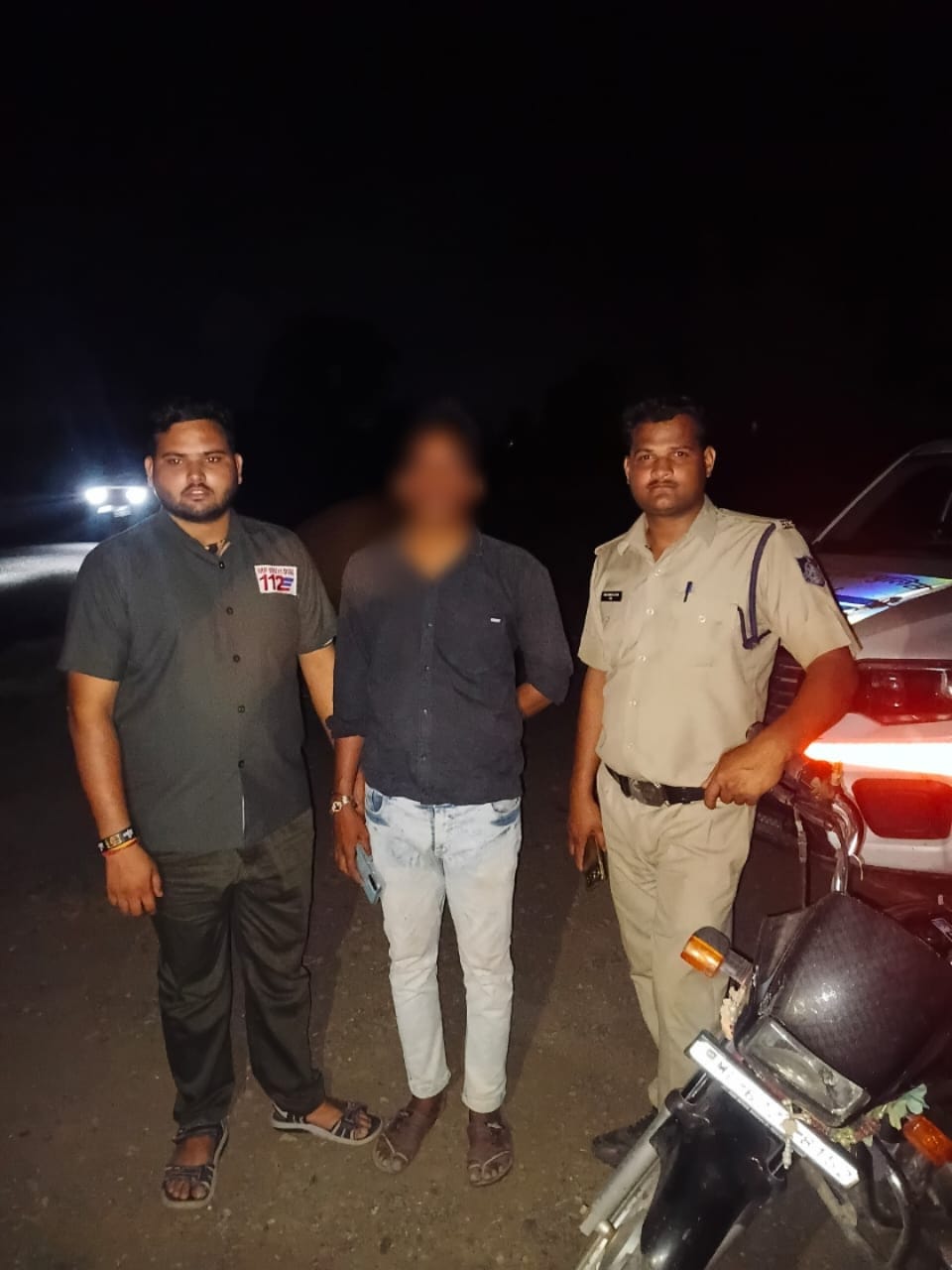 अशोक नगर के थाना मुंगावली क्षेत्र में अज्ञातकारणों से आत्महत्या के उदेश्य से रेलवे ट्रैक पर पहुँचे व्यक्ति को, डायल-112 जवानों ने तलाश कर बचाया एवं समझाईश देकर परिजनों के सुपुर्द किया।