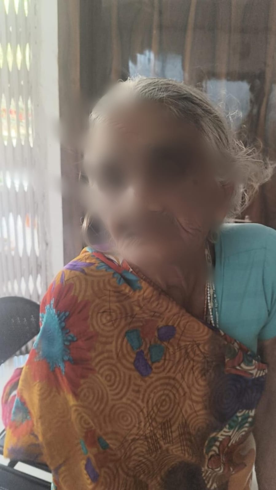 भोपाल   के थाना निशातपुरा क्षेत्र में घर का रास्ता भटकी 80 वर्षीय वृद्ध महिला, डायल-112 जवानों ने एफआरव्ही वाहन से ले जाकर सुरक्षित थाने पहुंचाया।